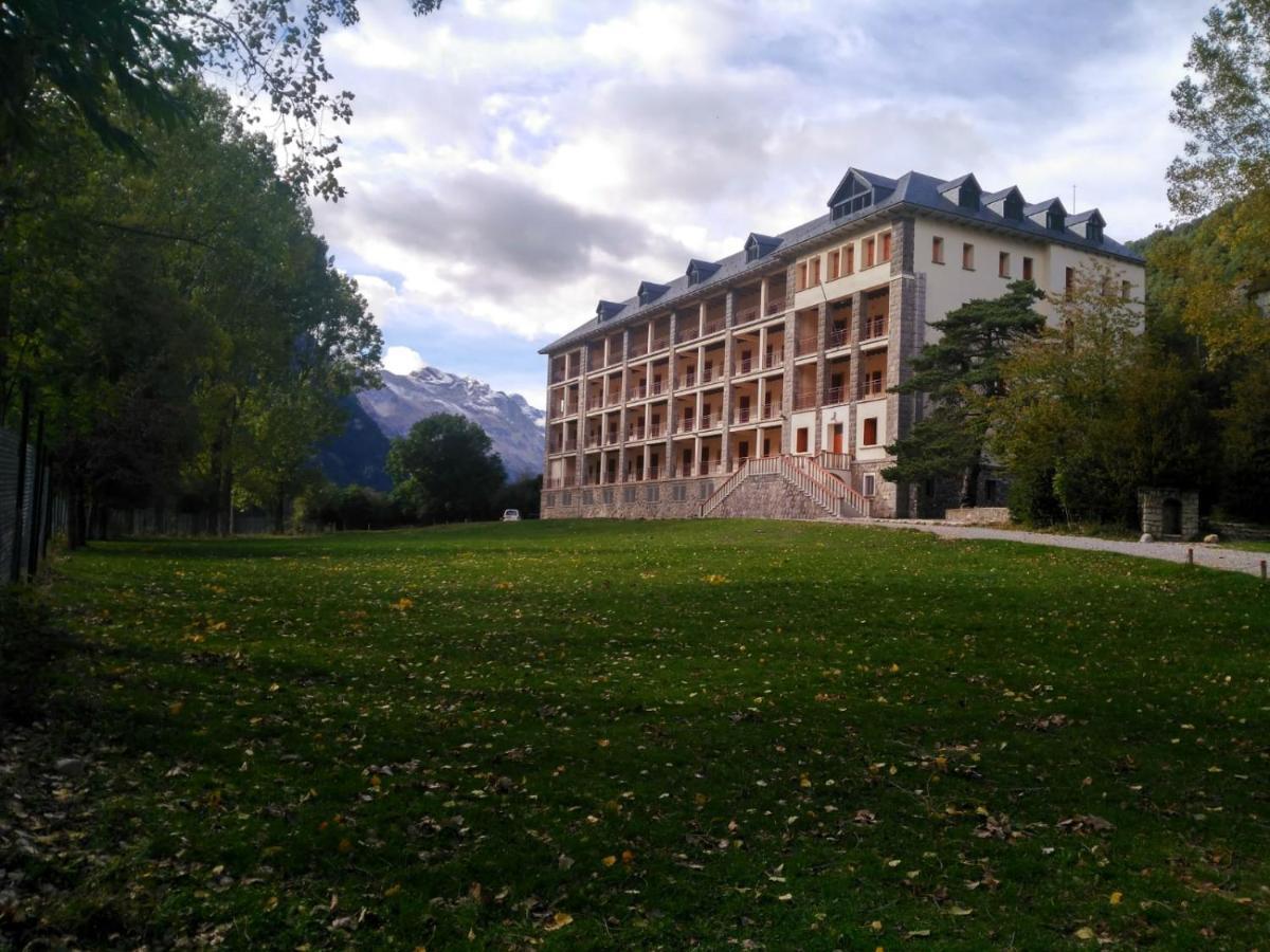 La Casa De Pineta Vandrarhem Bielsa Exteriör bild