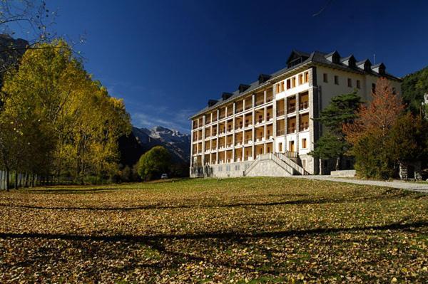 La Casa De Pineta Vandrarhem Bielsa Exteriör bild